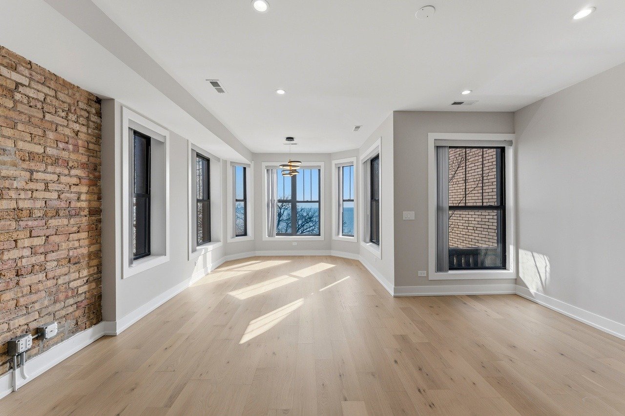 7516 N Eastlake Ter Unit 1