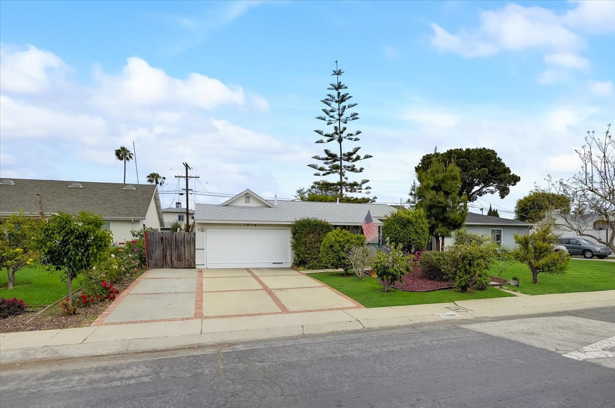 7906 Kittyhawk Ave