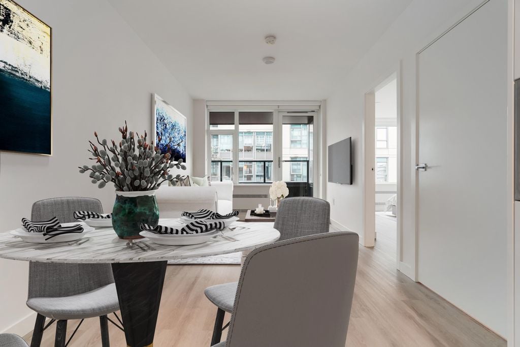 209 E 7th Ave, #607