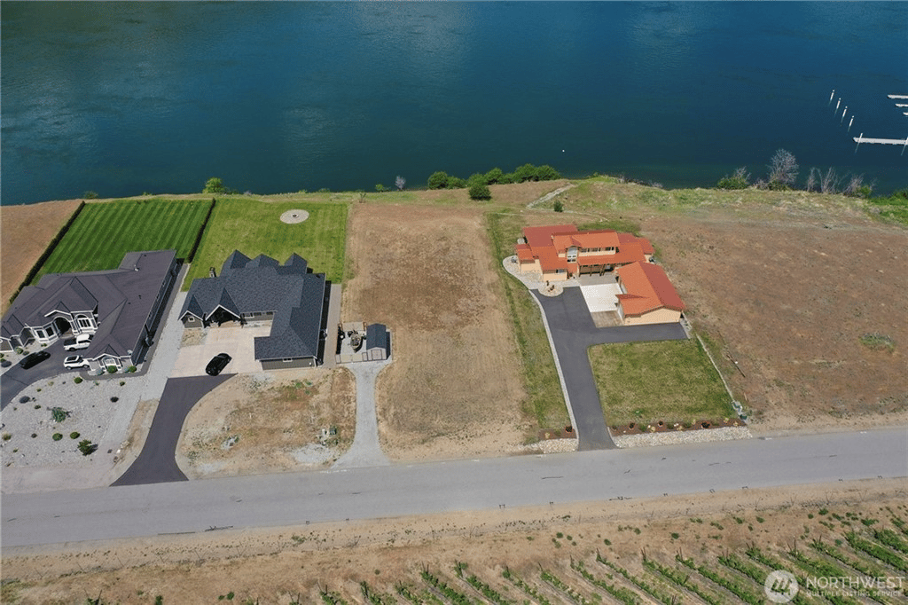 151 N Shore Dr