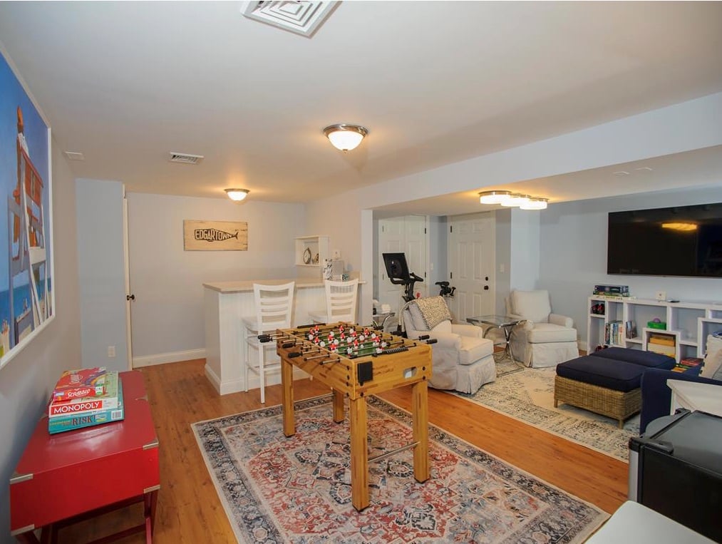 32 Schoolhouse Rd