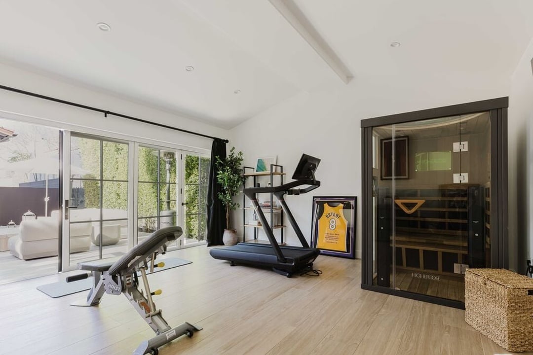 Solaris Pavilion, Westbourne Dr, 90048