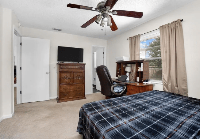 2233 North Normandy Blvd