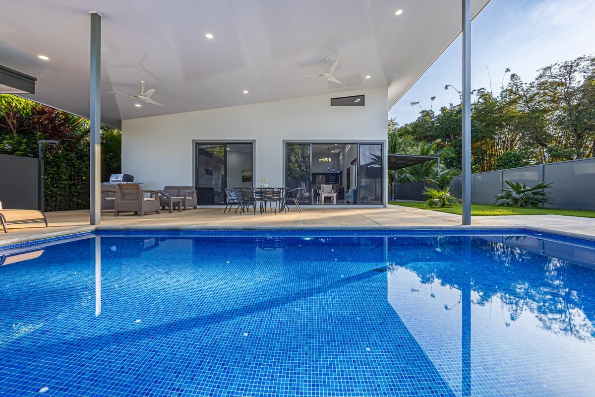 0.12 ACRES – 3 Bedrooms Newly Built Modern Home, With Pool & Privacy, Only 4min to the Beach!!!