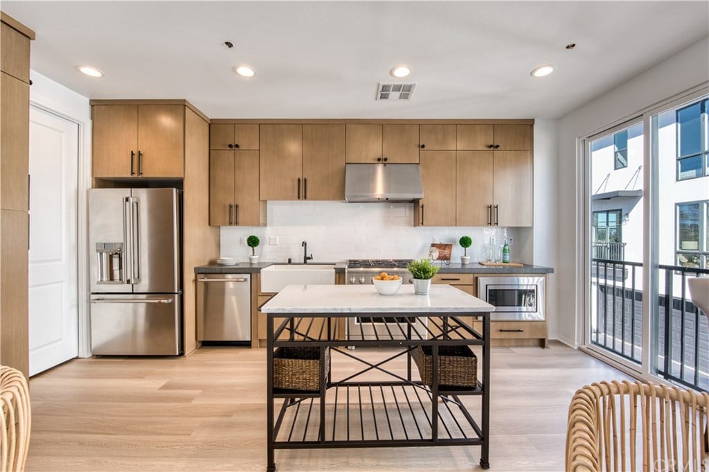 20452 Santa Ana Ave, Unit 6