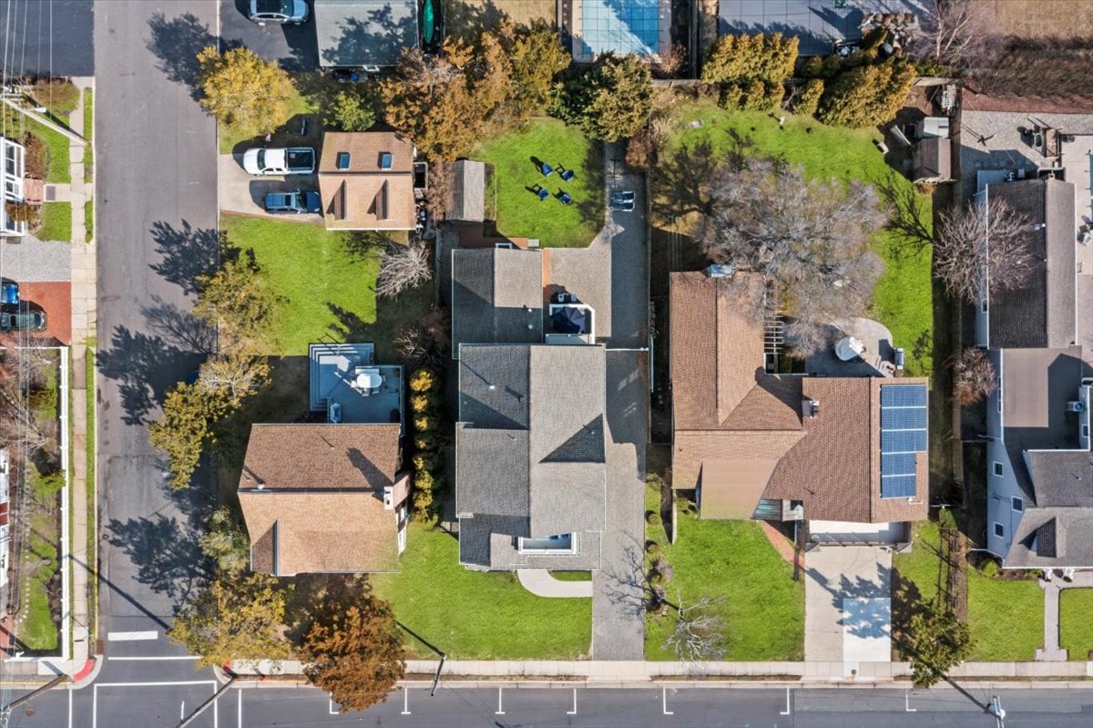 603 Lake Avenue, Bay Head
