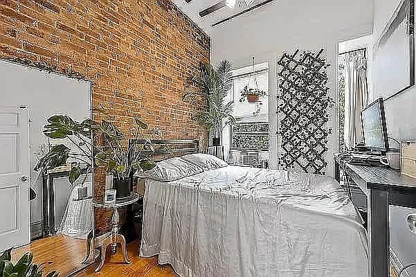 2284 7th Ave #2