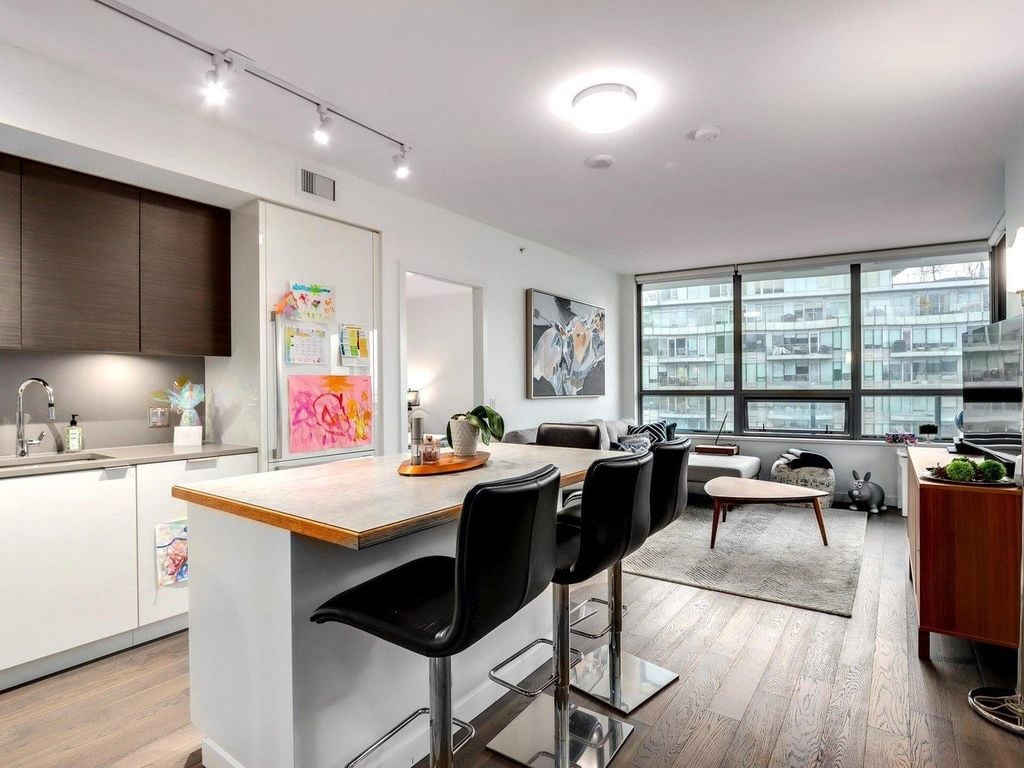 1688 Pullman Porter St, #905