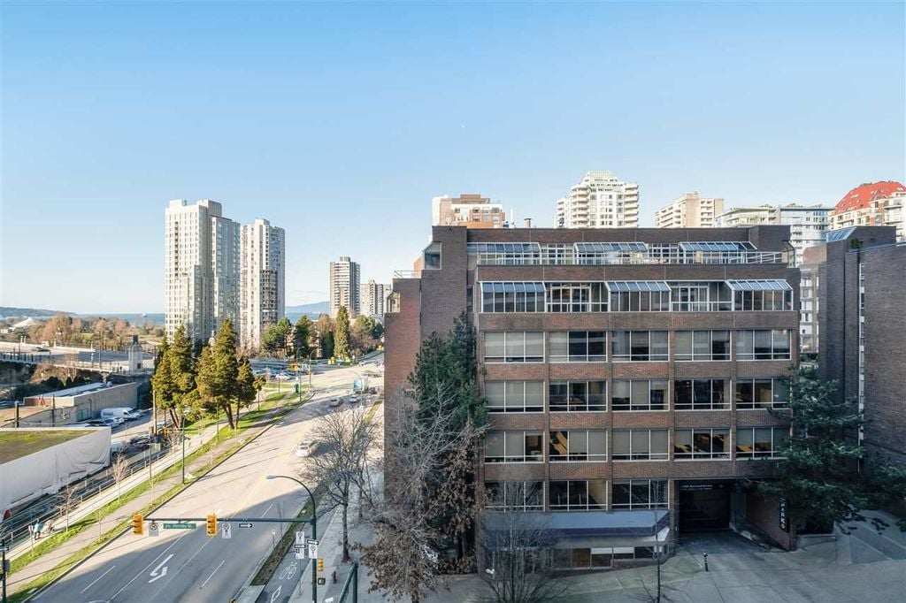 889 Pacific St, #806
