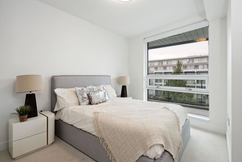 7638 Cambie St, #404