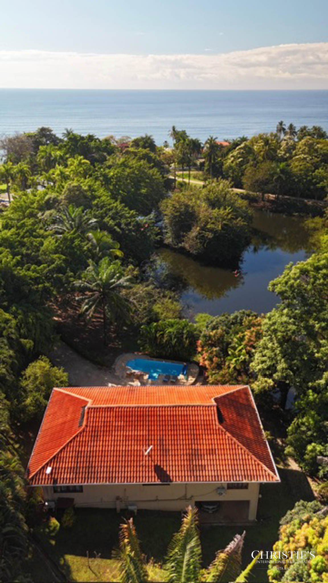 Tambor Cottage on the Pond
