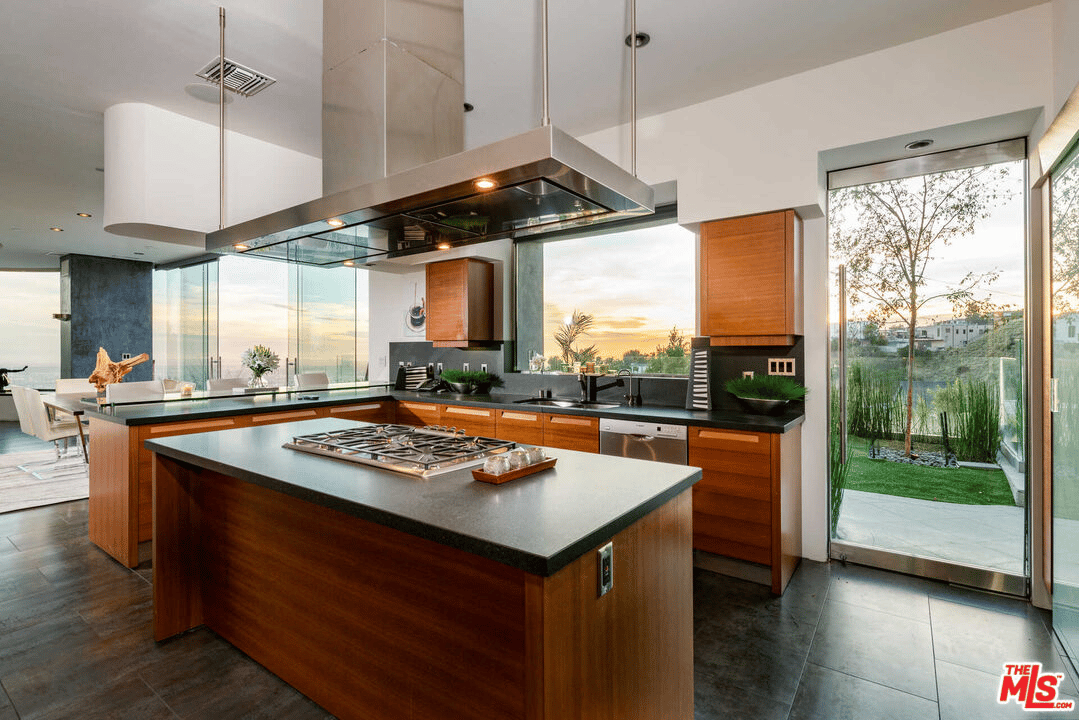 1750 Viewmont Dr