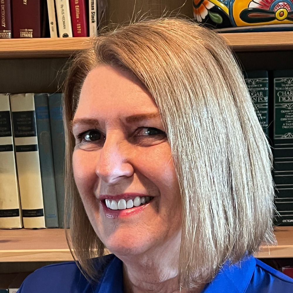 Lora Neu Wickenburg, AZ Real Estate Agent Headshot