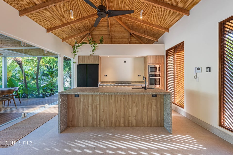 Casa Ohana – Comtemporary Luxury Villa, Steps from the Beach