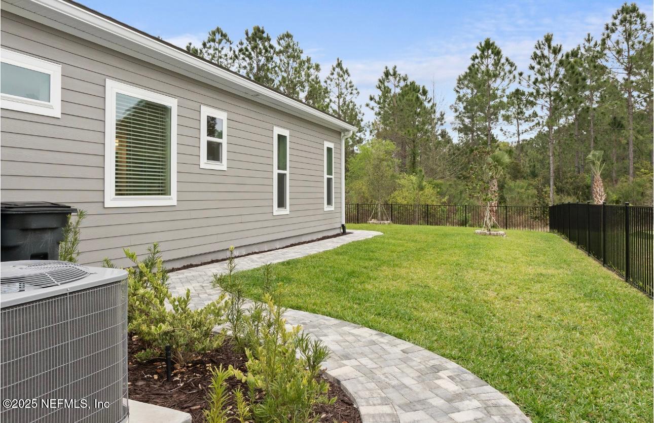 462 HILLENDALE Circle, St. Johns