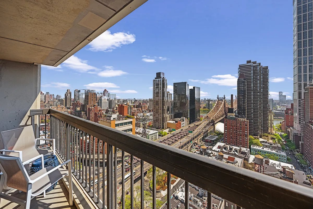 300 E 59th St, #2701