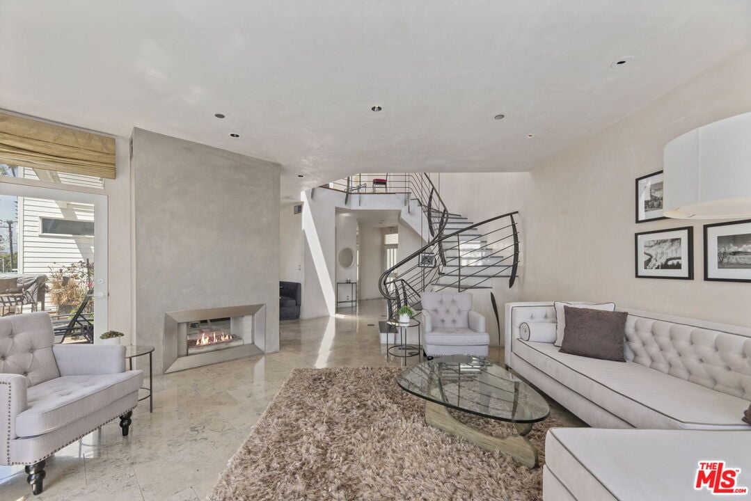 2115 3rd St, Unit 203