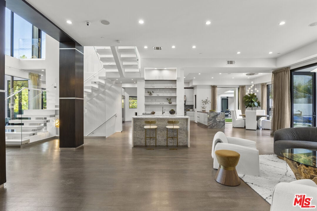  9586 Shirley Ln