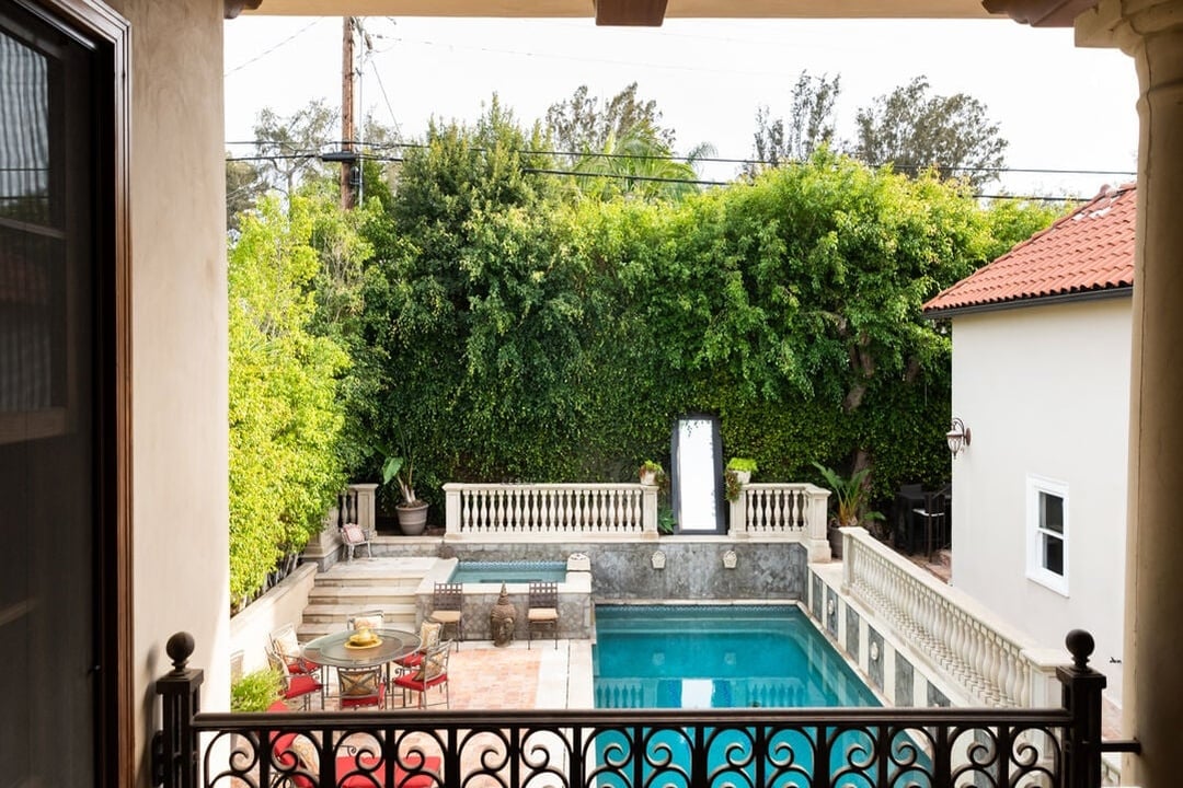 San Vicente Blvd, 90402