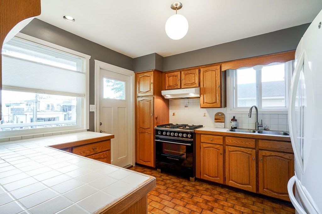 11751 194a St