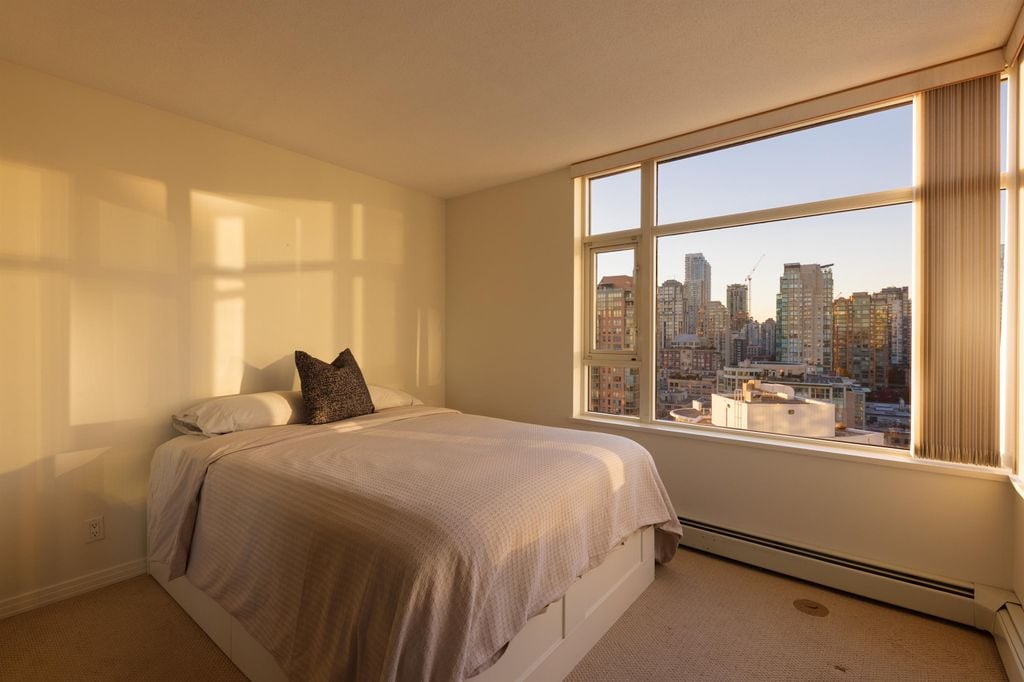 1199 Marinaside Crescent, #2305
