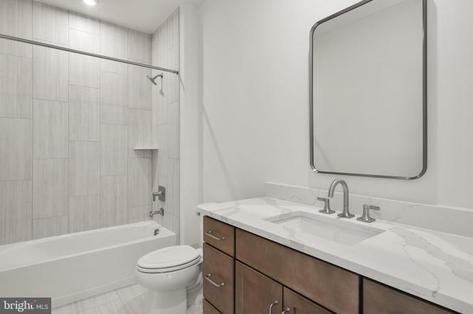 43252 Greeley Sq