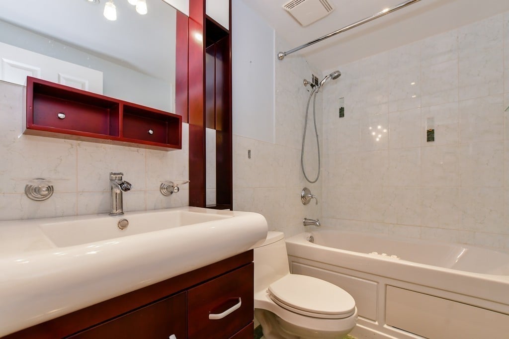 50-56 Broadlawn Park, #115