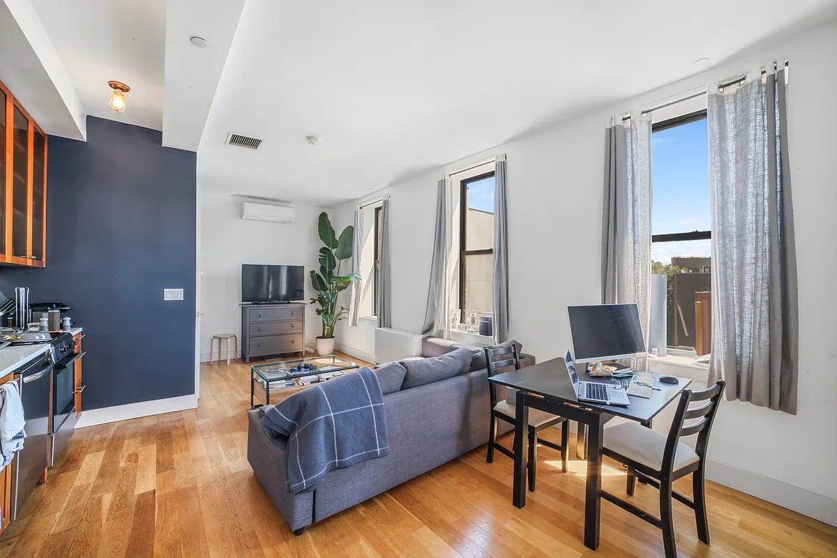 573 Metropolitan Avenue Unit: 1A