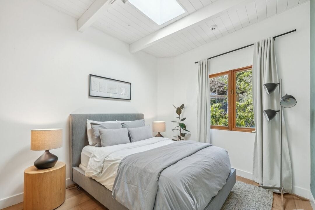 Sunset Crest Dr, 90046