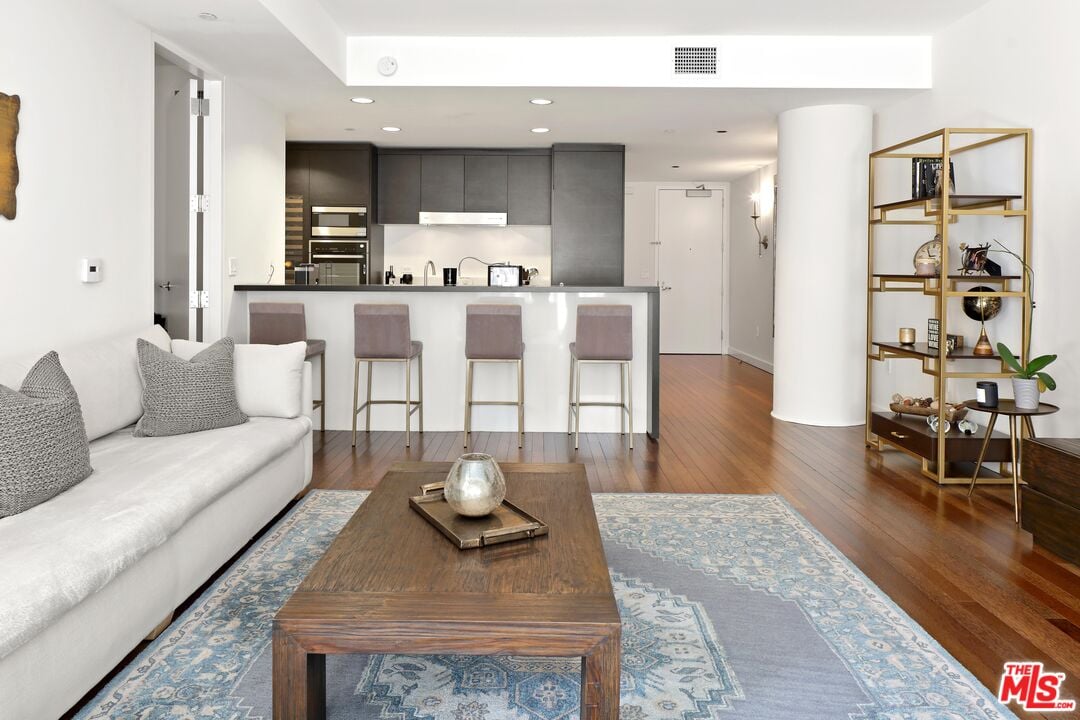 6250 Hollywood Blvd, #5J