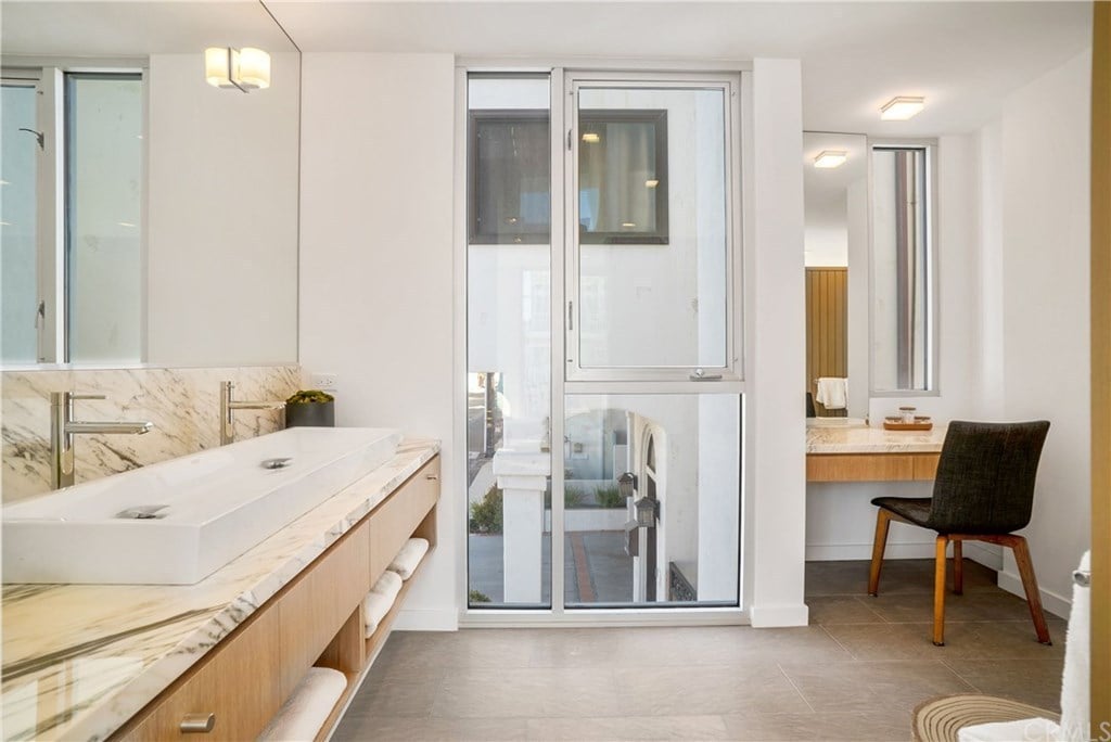 121 2nd St