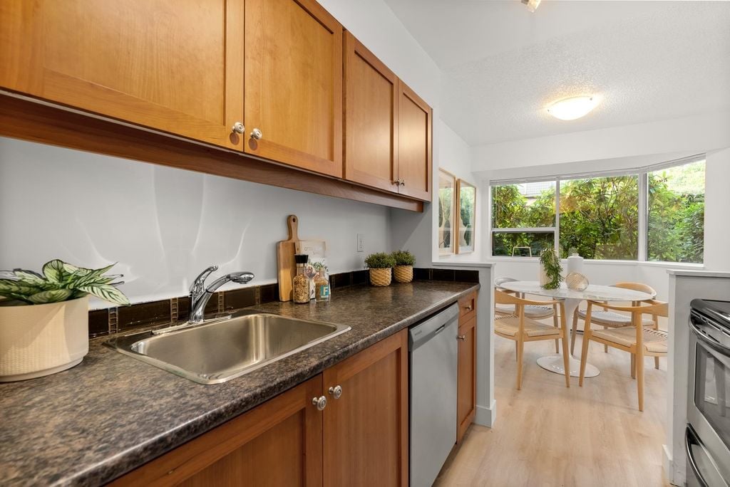 1550 Chesterfield Ave, #107