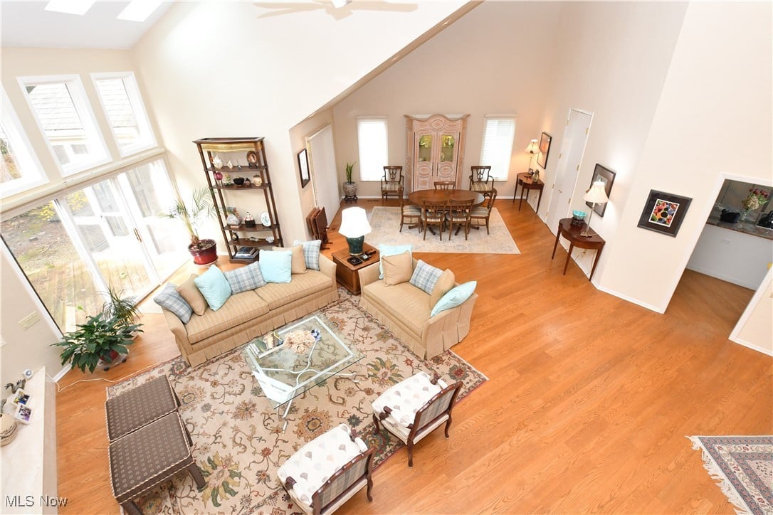 9 Longmeadow Ln