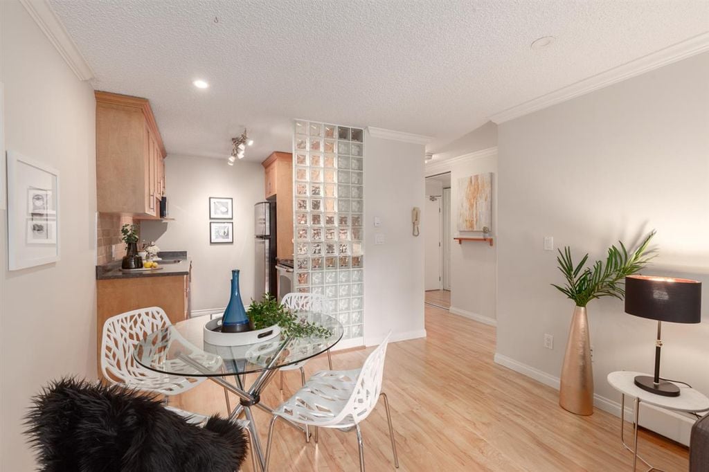 2033 W 7th Ave, #202