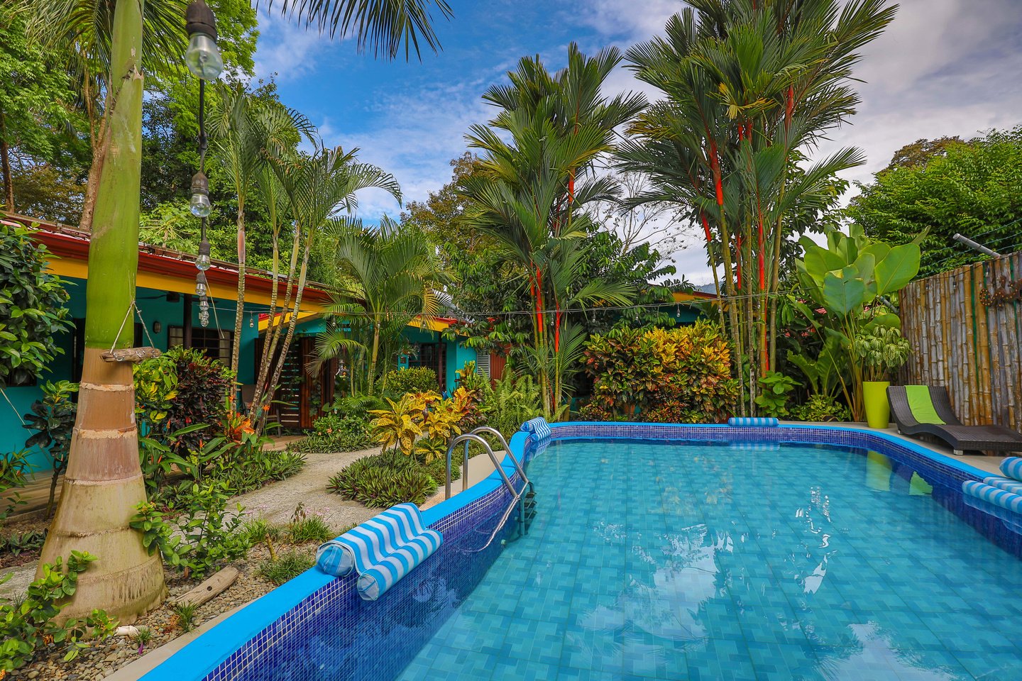SUCCESSFUL BOUTIQUE HOTEL WITH OWNER’S HOME BY THE BEACH IN UVITA