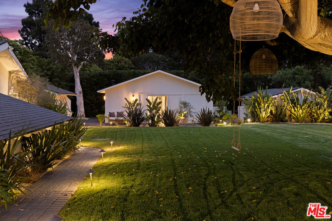 Echelon Pavilion, Grayfox St, 90265