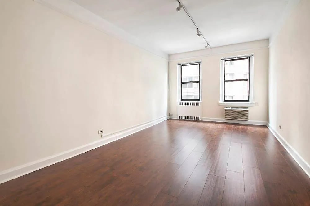 402 East 74th St, #5G