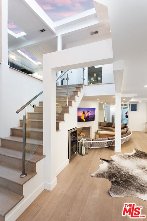 Halo Manor, Braeridge Dr, 90210