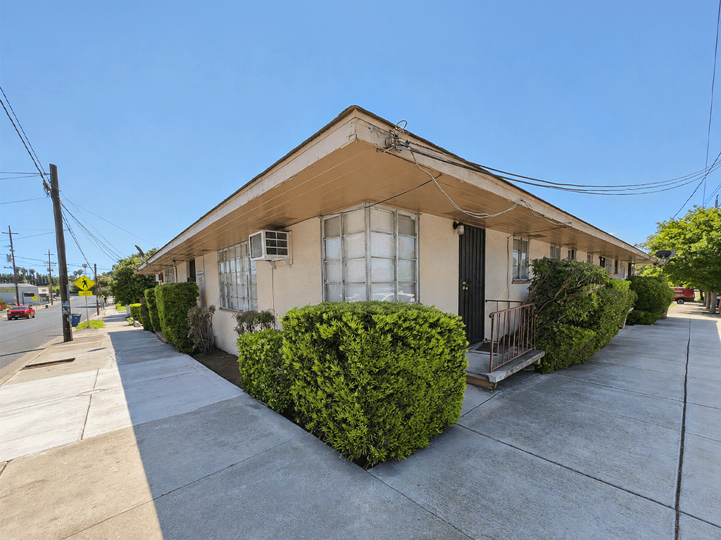 123 W 10th St