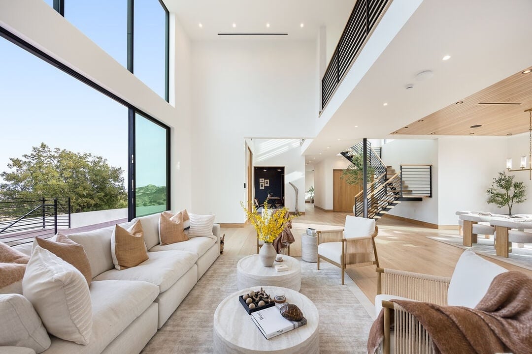 Mulholland Hwy, 90265