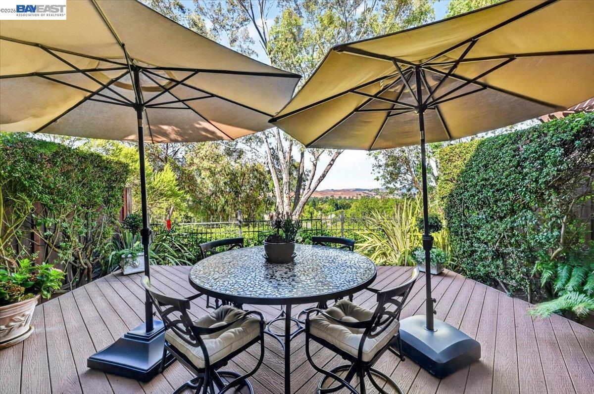 525 Silver Oak Ln