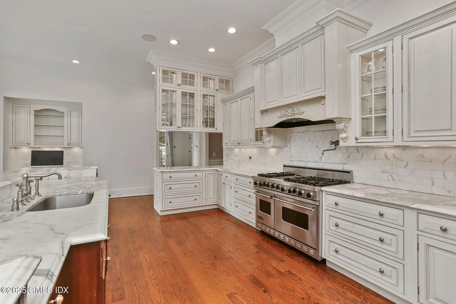 70 Sherwood Ave