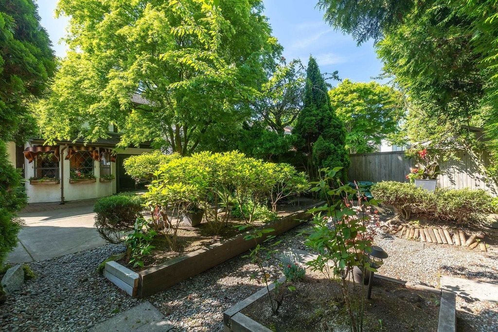5195 Sapphire Pl