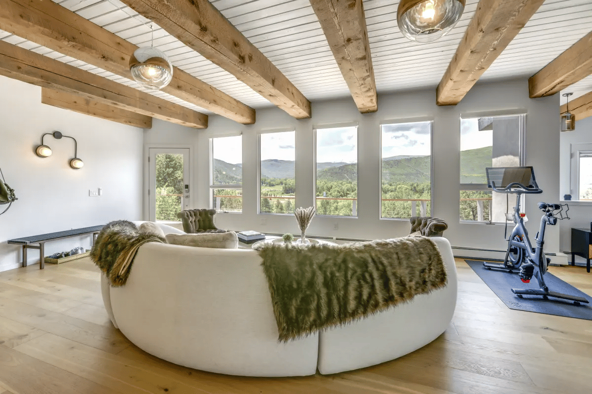 Spacious Mountain Retreat Nestled in Nature