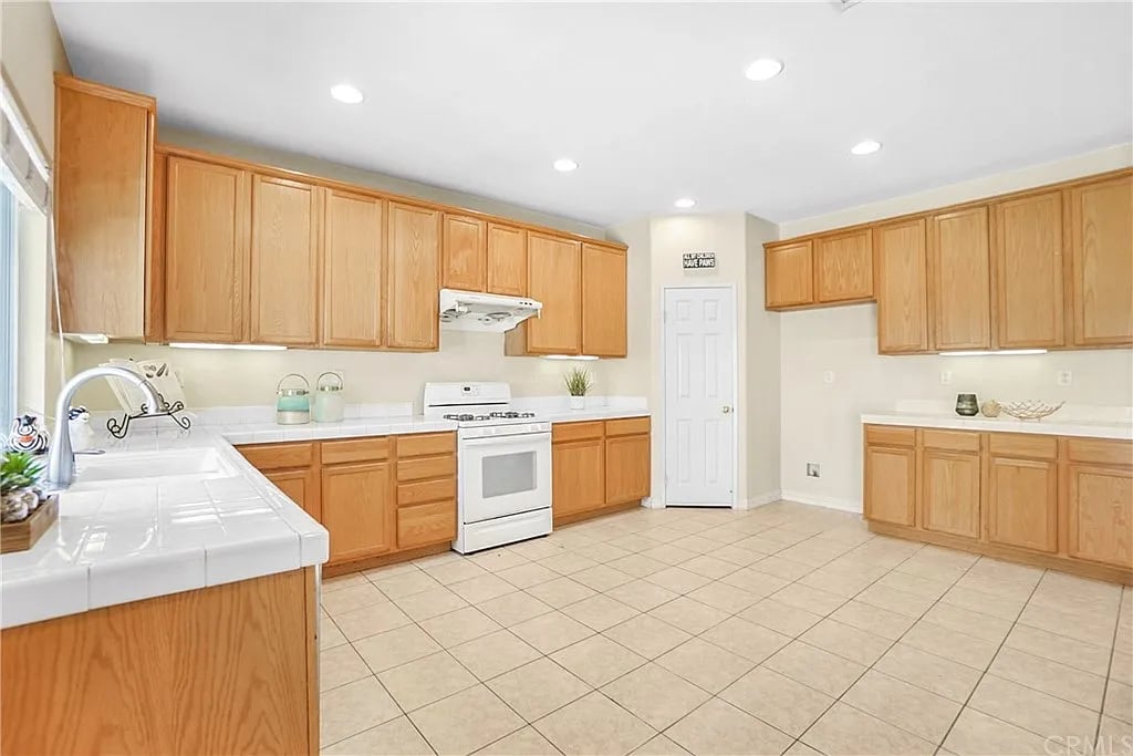 6528 Peridot Ct