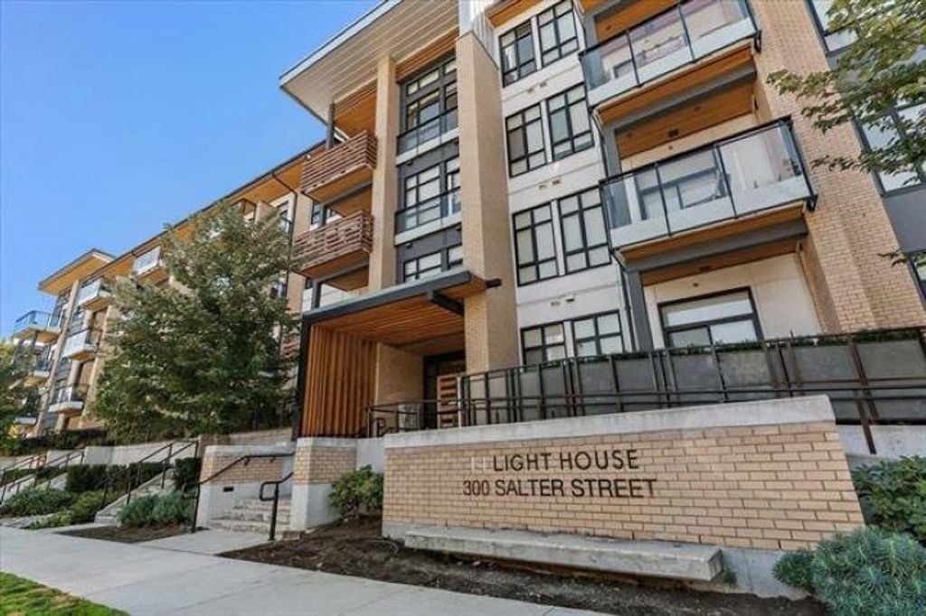 300 Salter St, #106