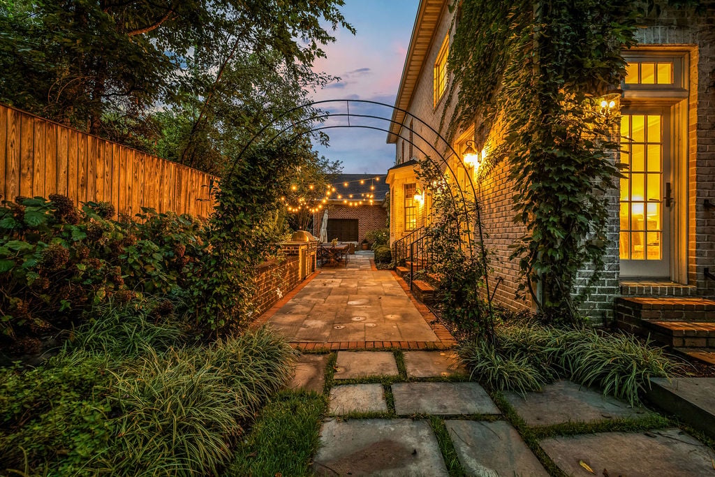 Stunning Hayfields Manor Home