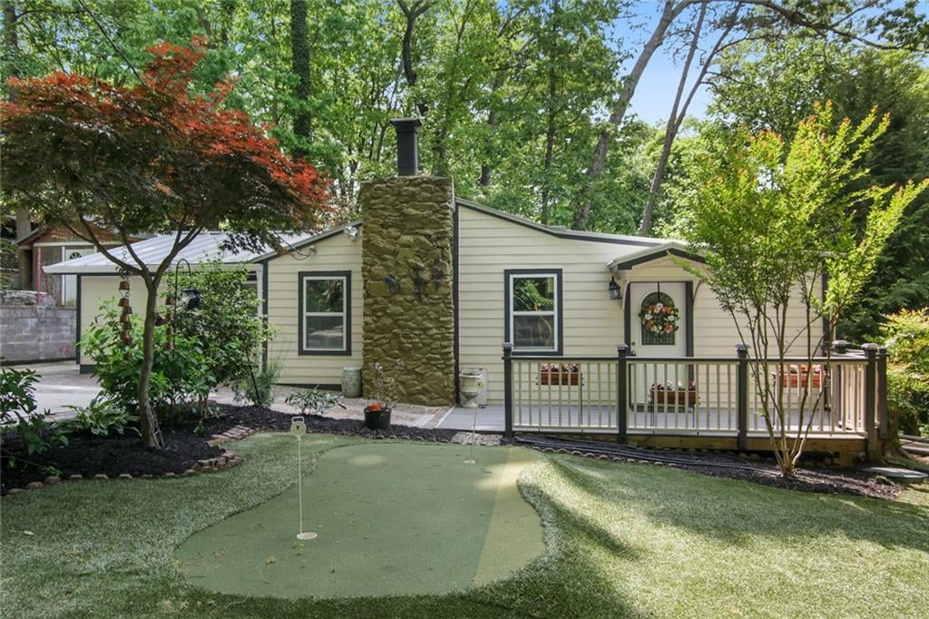 135 W Lake Dr