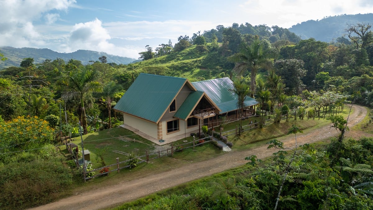 1.8 ACRES – 4 Bedroom Panoramic Ocean & Mountain View Paradise Home Tucked Away in Complete Privacy With Tropical Gardens & Fruit Trees!!!