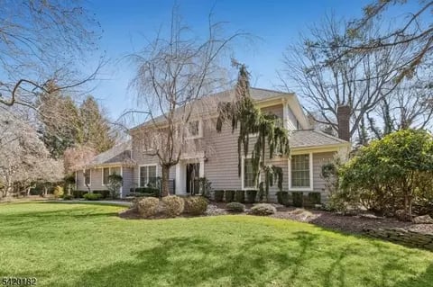 10 Goldsmith Dr